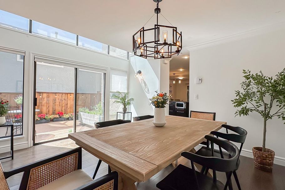 1 226 E 10 Street North Vancouver, BC - 4