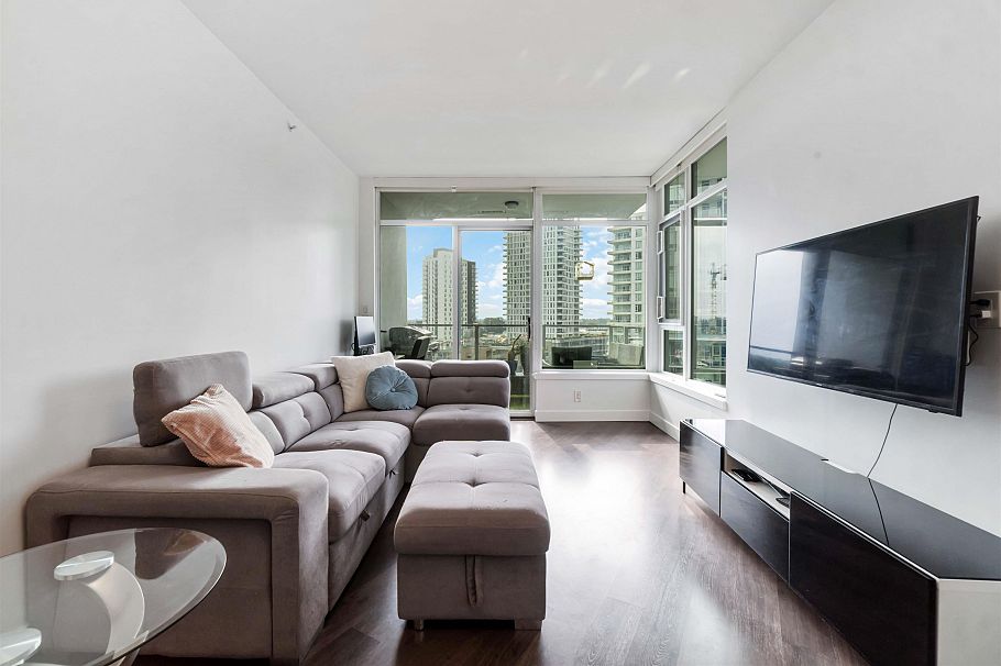 1006 3557 Sawmill Crescent Vancouver, BC - 2