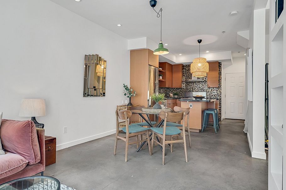 122 3440 W Broadway Vancouver, BC - 2