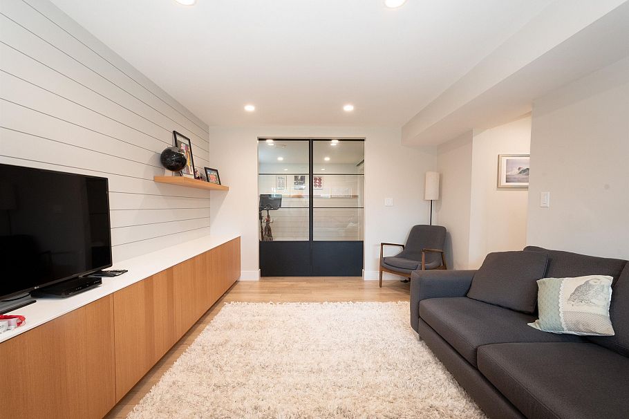 328 E 22nd Street North Vancouver, BC - 19