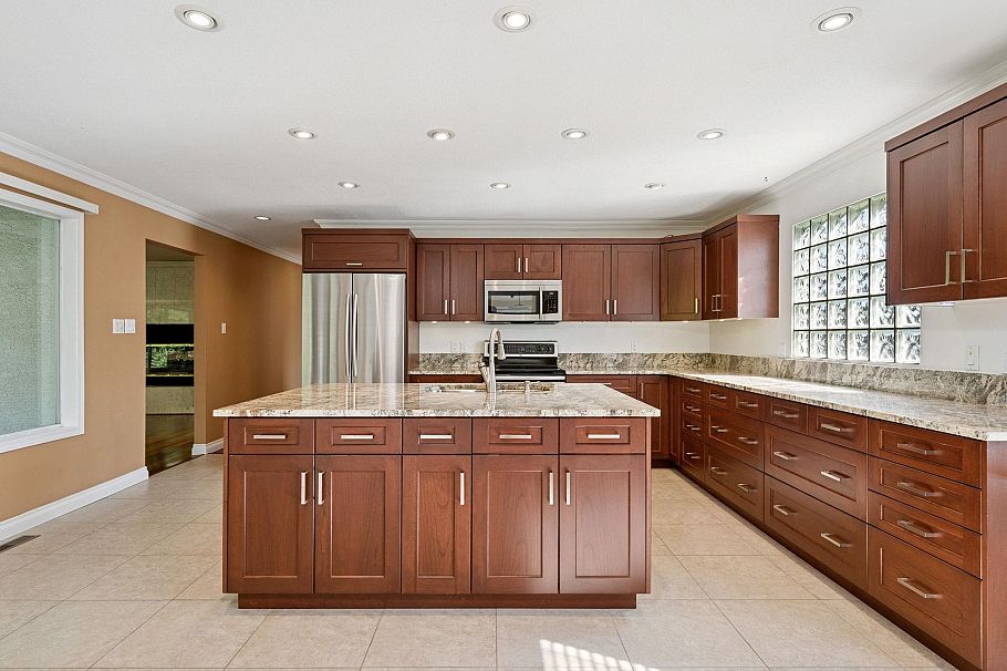 3908 Blantyre Place North Vancouver, BC - 11