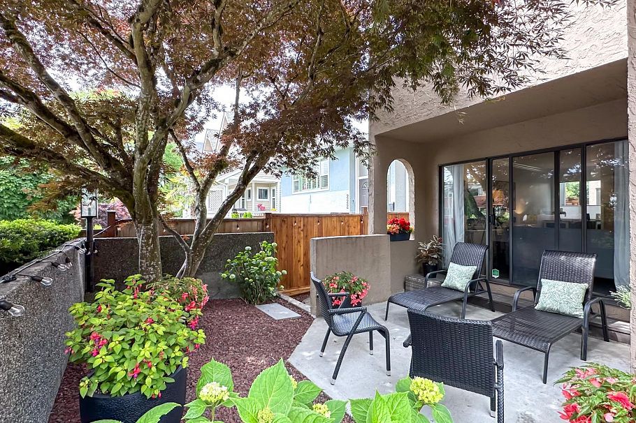 1 226 E 10 Street North Vancouver, BC - 30