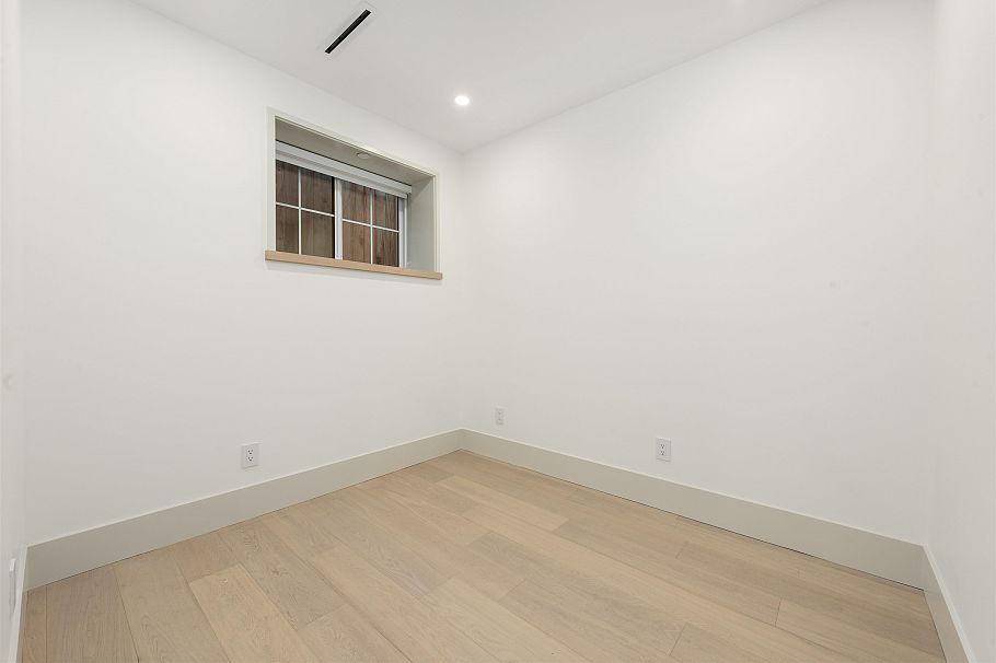 1 365 E 33rd Avenue Vancouver, BC - 34