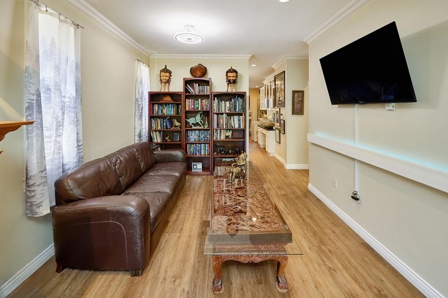 562 W Keith Road North Vancouver, BC - 8