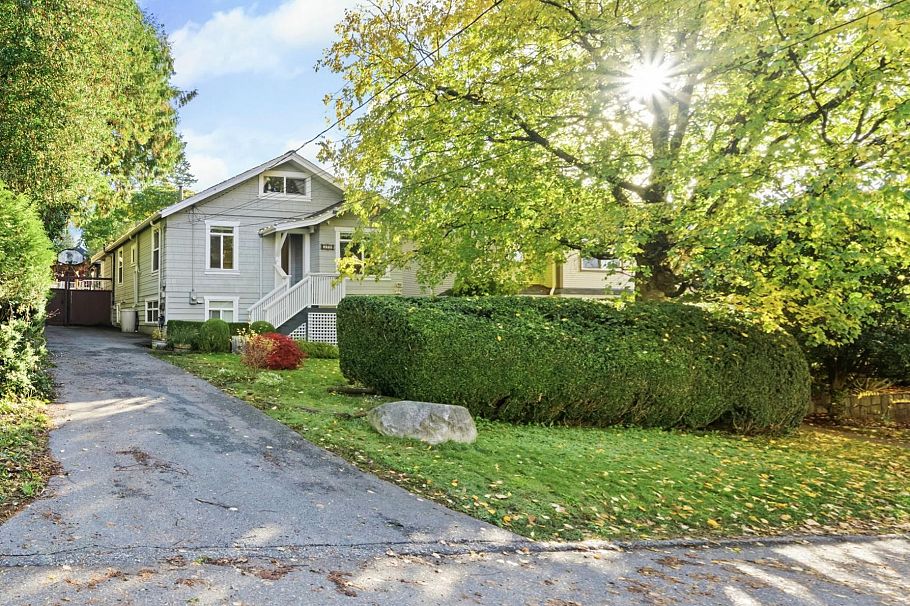 2340 Chesterfield Avenue North Vancouver, BC - 1