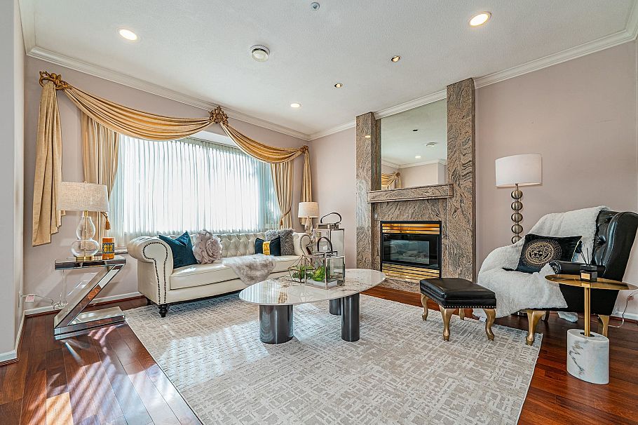 4255 W 15th Avenue Vancouver, BC - 5