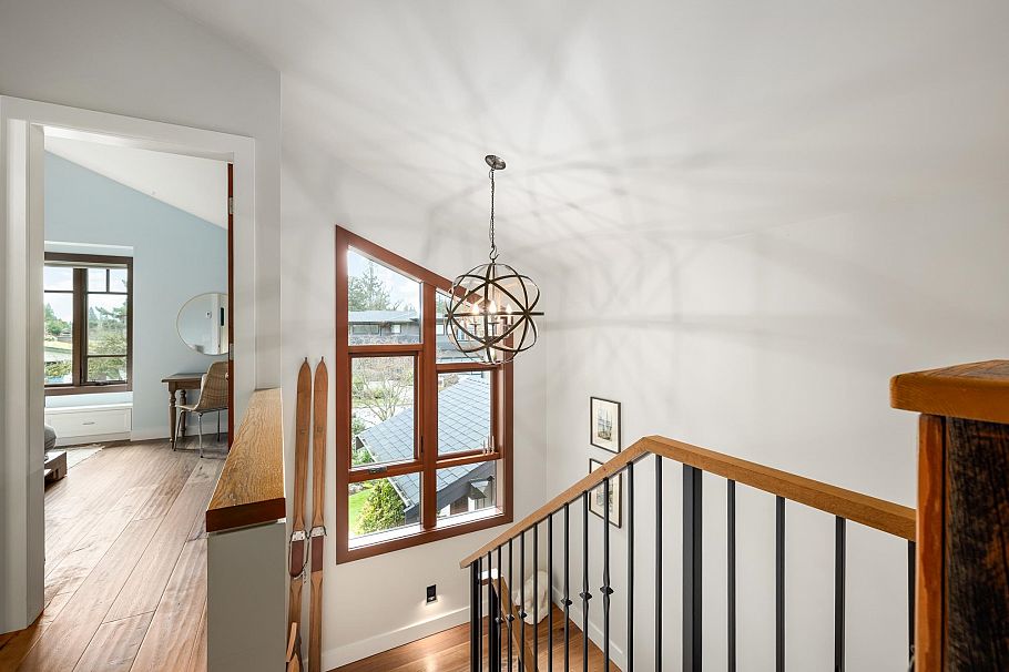 986 Tudor Avenue North Vancouver, BC - 32