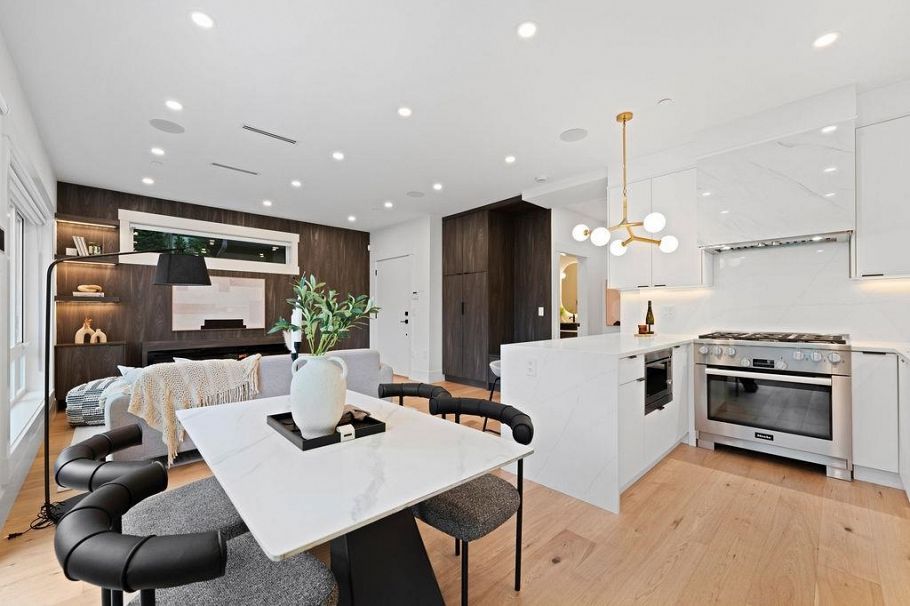 2 4549 W 11th Avenue Vancouver, BC - 5