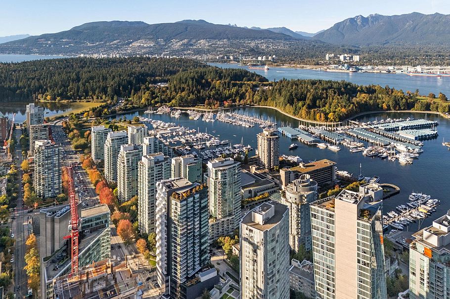 2103 620 Cardero Street West Vancouver, BC - 2