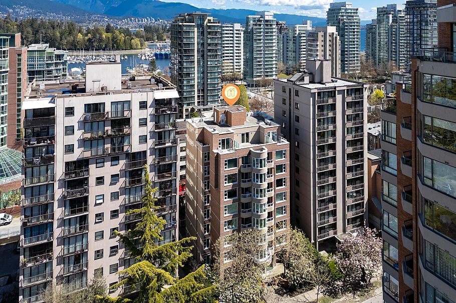 203 1845 Robson Street Vancouver, BC - 5