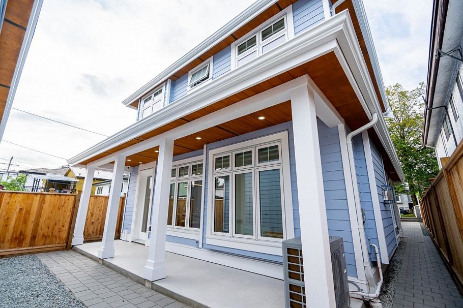 2 1905 E 36th Avenue Vancouver, BC - 16