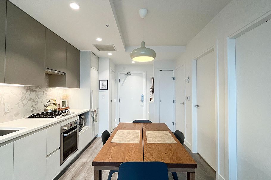 210 8181 Chester Street Vancouver, BC - 9