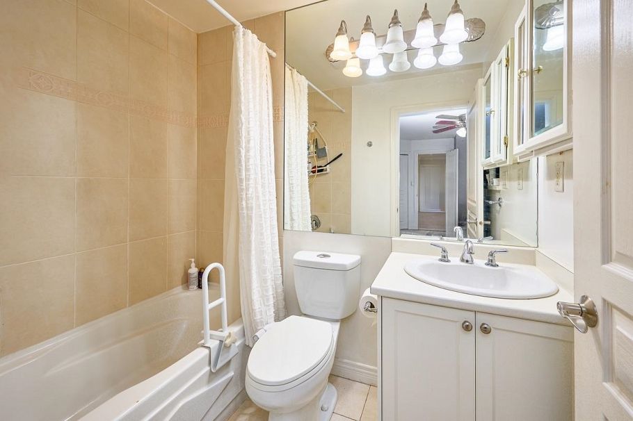 562 W Keith Road North Vancouver, BC - 20