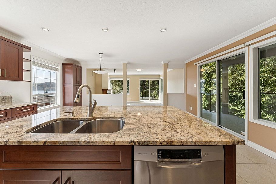 3908 Blantyre Place North Vancouver, BC - 9