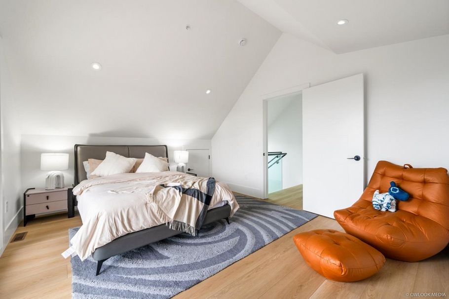 1 2124 Renfrew Street Vancouver, BC - 10