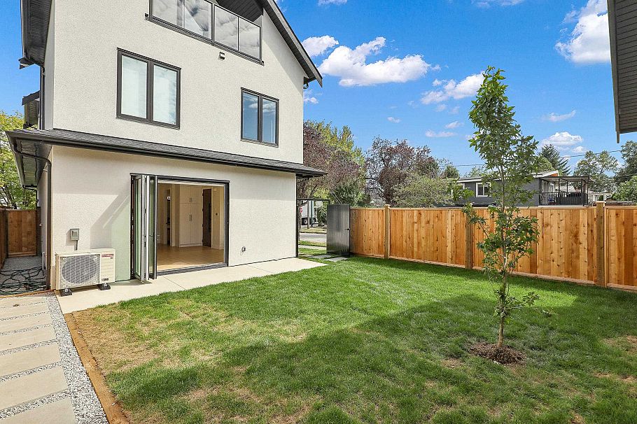 2 3695 E 26 Avenue Vancouver, BC - 7