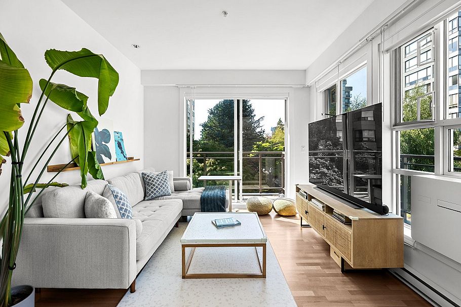 306 2128 W 40th Avenue Vancouver, BC - 1