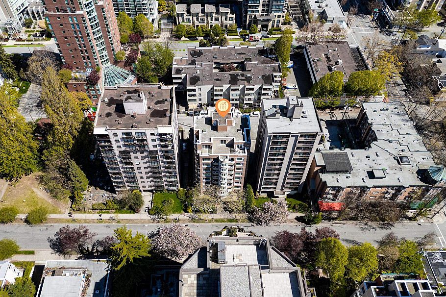 203 1845 Robson Street Vancouver, BC - 3