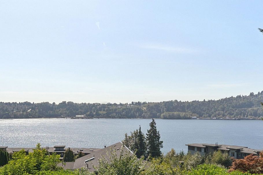 3908 Blantyre Place North Vancouver, BC - 1