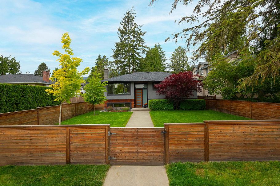 328 E 22nd Street North Vancouver, BC - 2