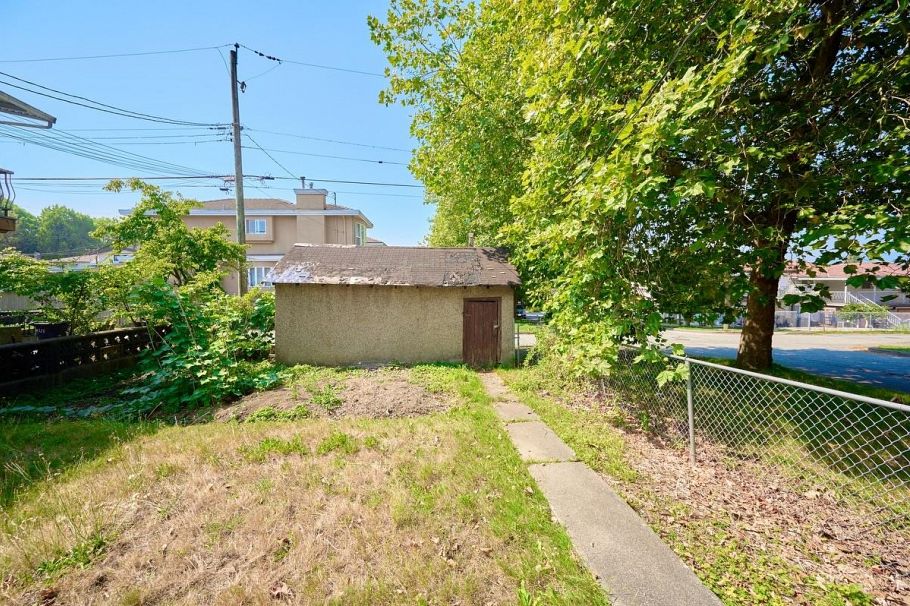 4307 Nanaimo Street Vancouver, BC - 20