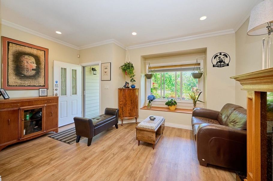 562 W Keith Road North Vancouver, BC - 6