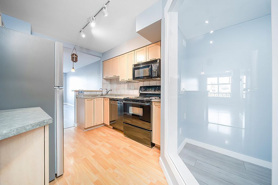 312 1503 West 65th Avenue Vancouver, BC - 14