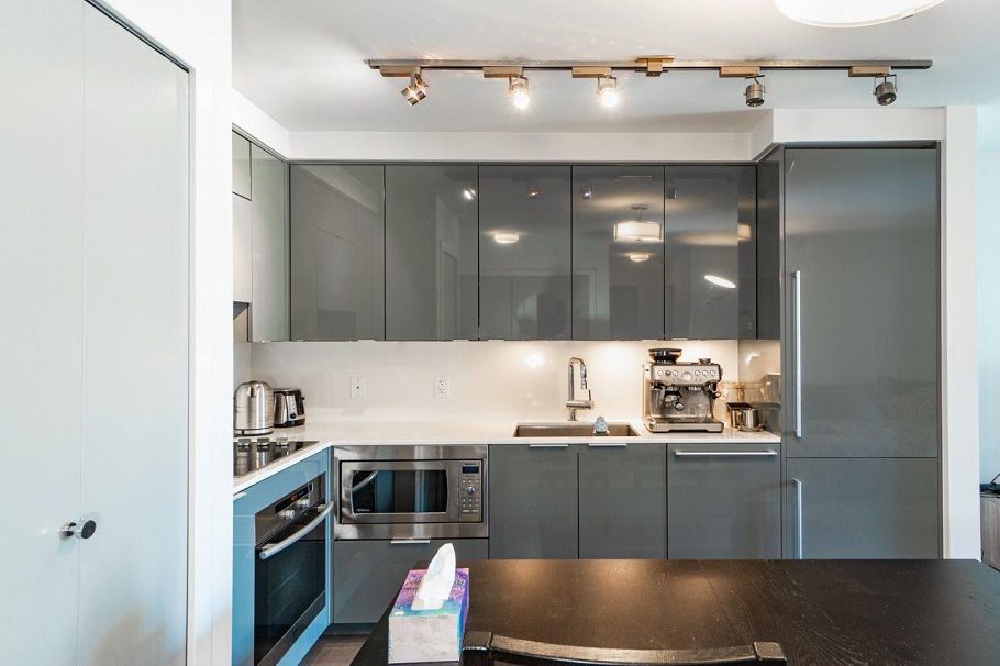 811 161 W Georgia Street Vancouver, BC - 4