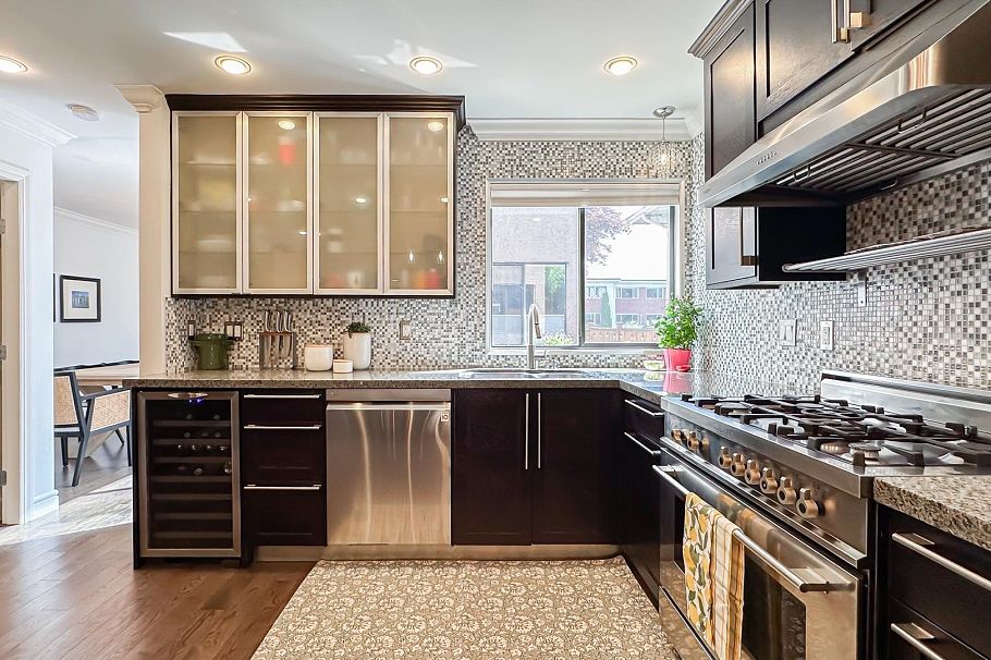 1 226 E 10 Street North Vancouver, BC - 12