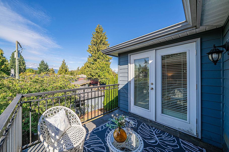 4633 W 7th Avenue Vancouver, BC - 2