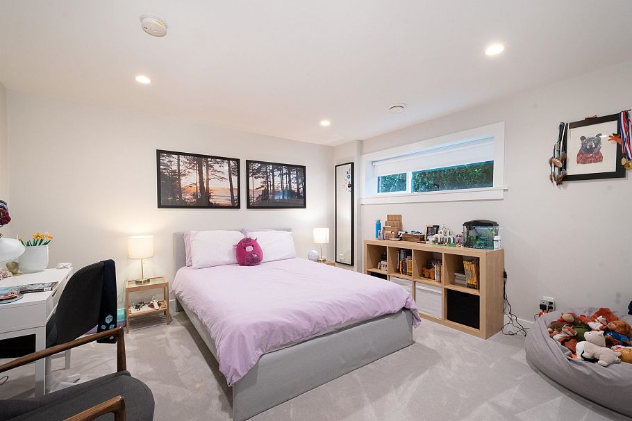 328 E 22nd Street North Vancouver, BC - 22