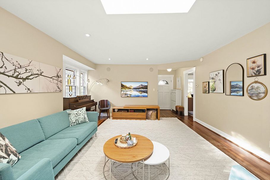 2340 Chesterfield Avenue North Vancouver, BC - 2