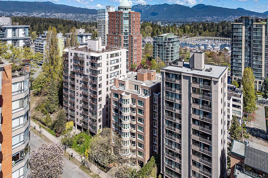 203 1845 Robson Street Vancouver, BC - 4