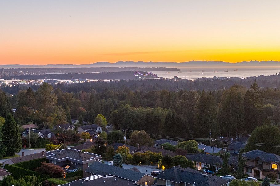 3812 Dalkeith Drive North Vancouver, BC - 5