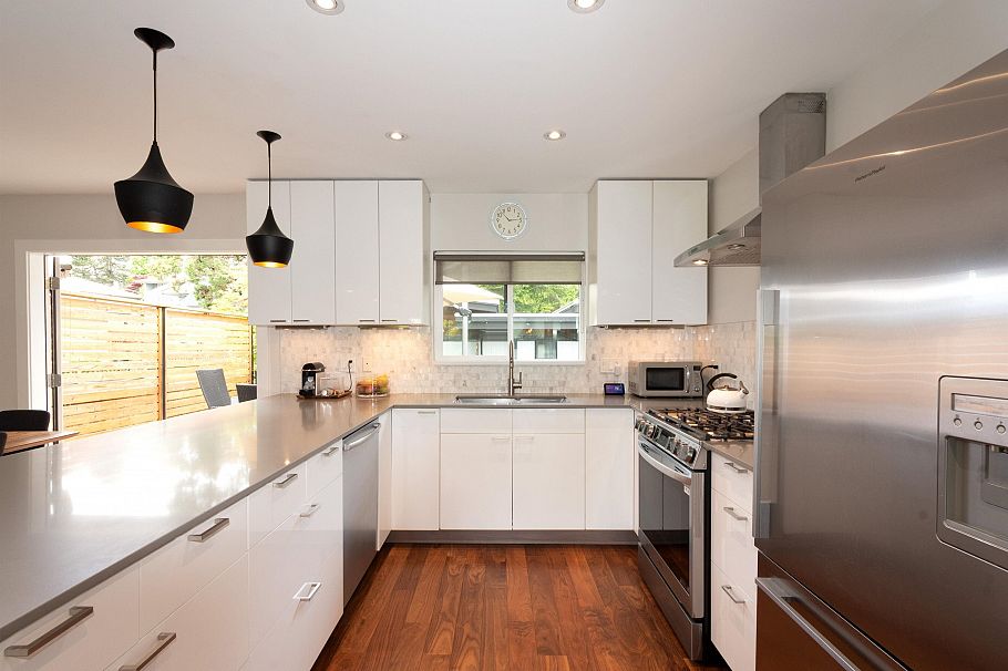 328 E 22nd Street North Vancouver, BC - 11