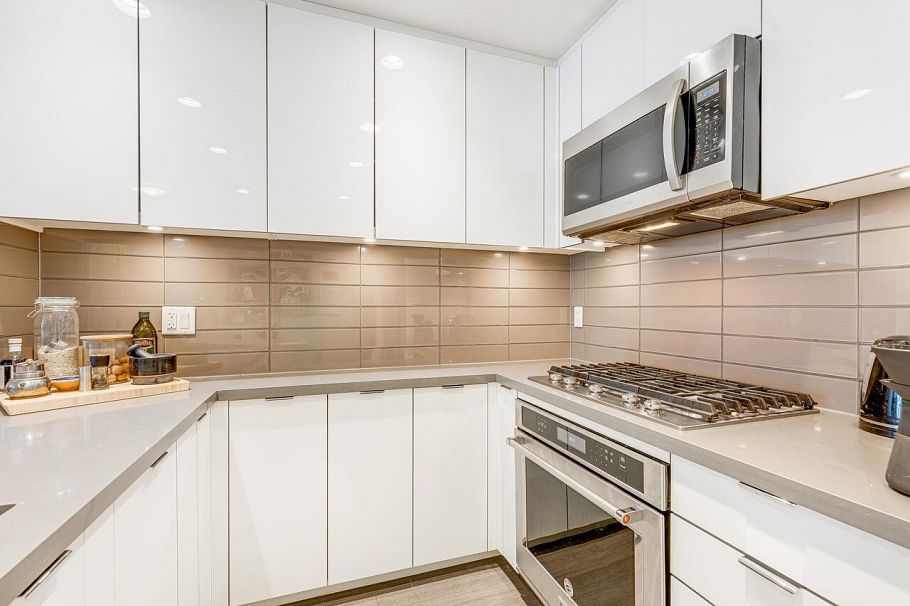 412 255 W 1st Street North Vancouver, BC - 3