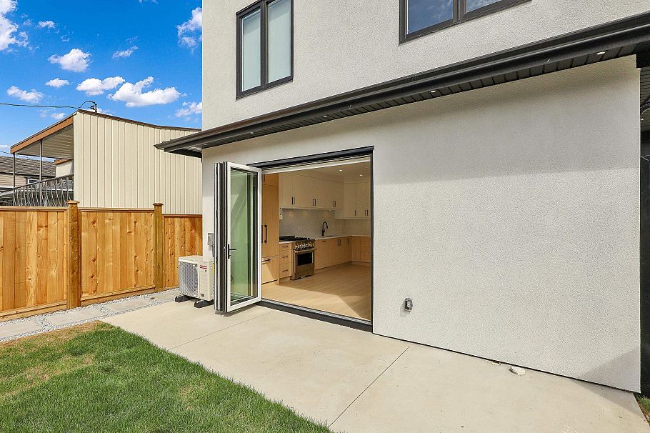 2 3695 E 26 Avenue Vancouver, BC - 8