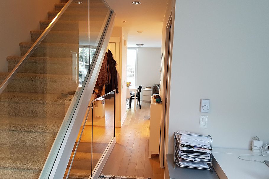 8 531 E 16th Avenue Vancouver, BC - 2