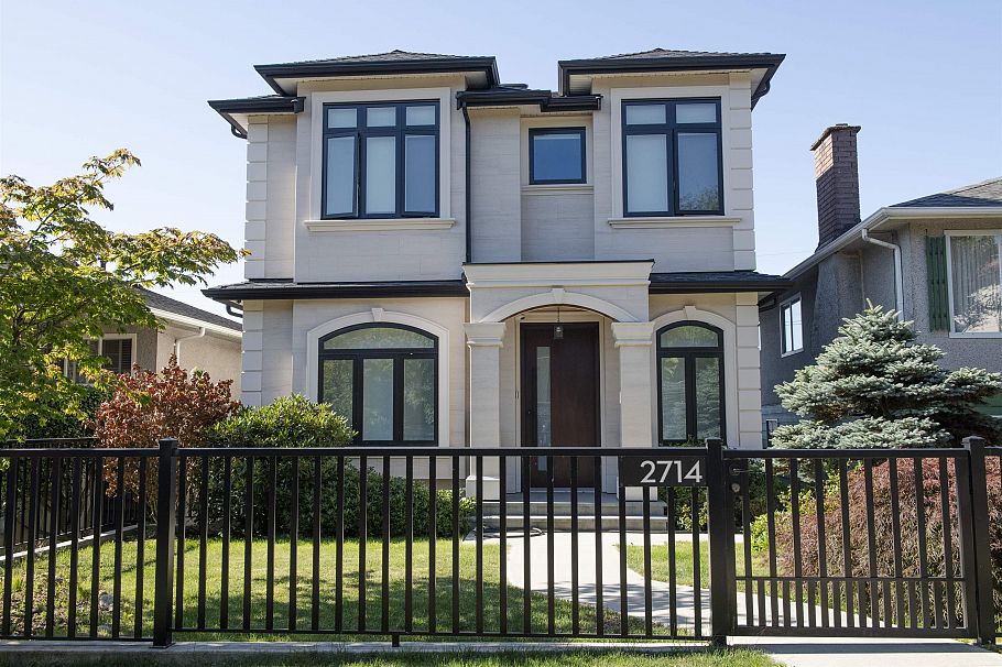 2714 E 56th Avenue Vancouver, BC - 1