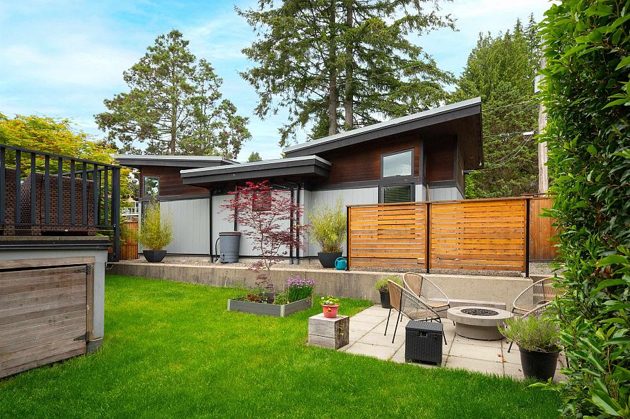 328 E 22nd Street North Vancouver, BC - 29