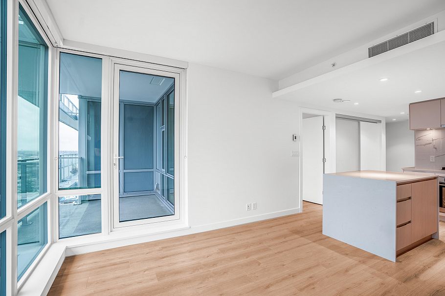 1705 1500 Fern Street North Vancouver, BC - 2