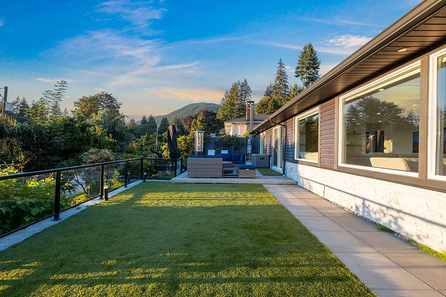 3812 Dalkeith Drive North Vancouver, BC - 3