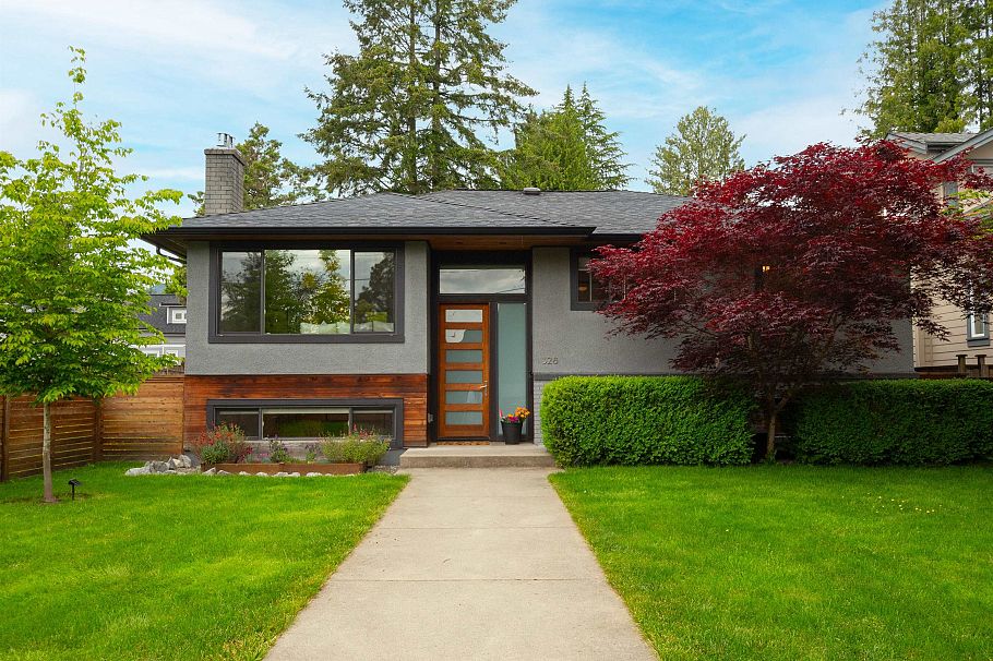 328 E 22nd Street North Vancouver, BC - 1