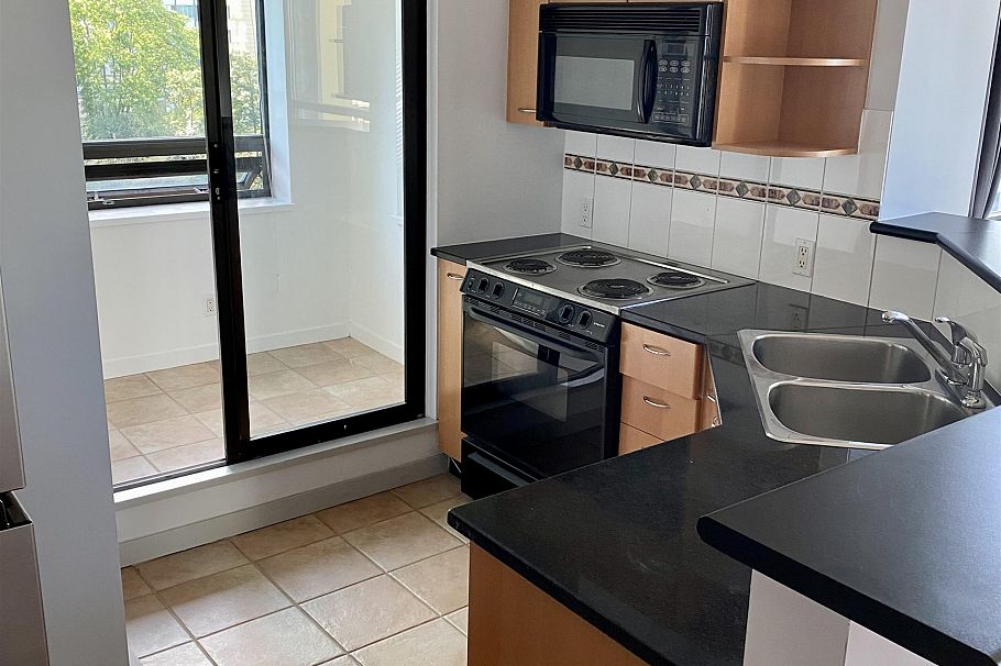 905 1367 Alberni Street Vancouver, BC - 13