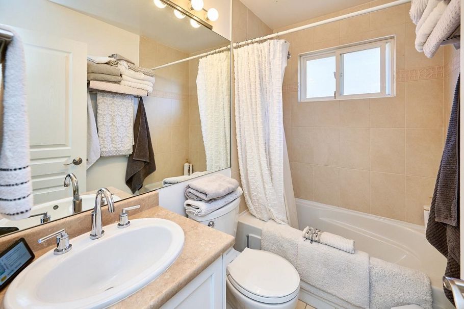 562 W Keith Road North Vancouver, BC - 23