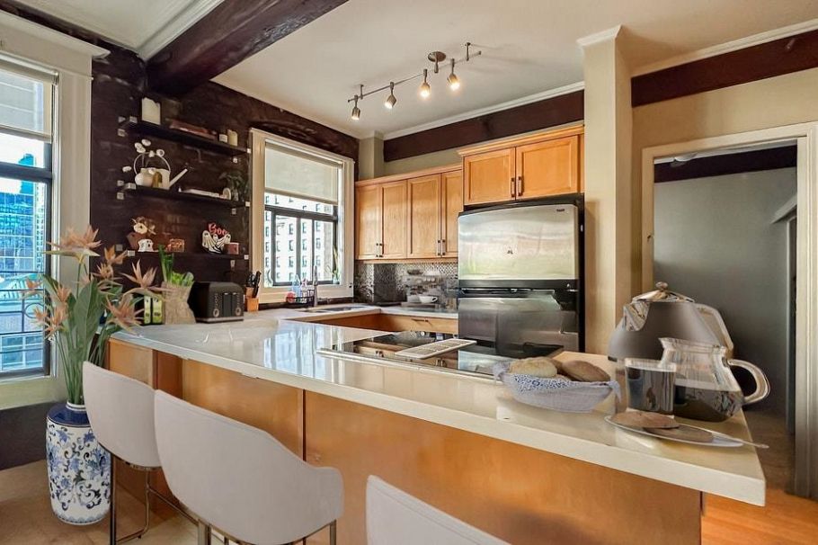 64 777 Burrard Street Vancouver, BC - 3