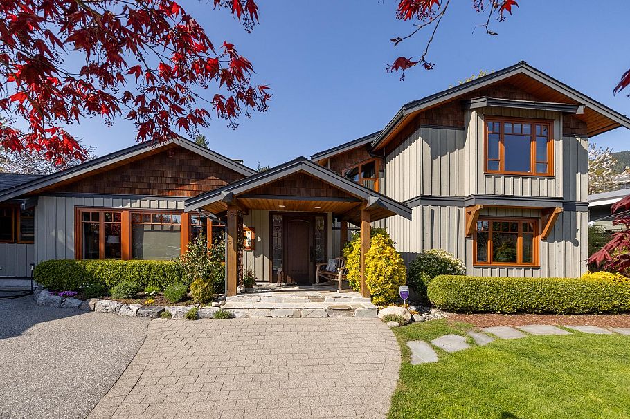 986 Tudor Avenue North Vancouver, BC - 1