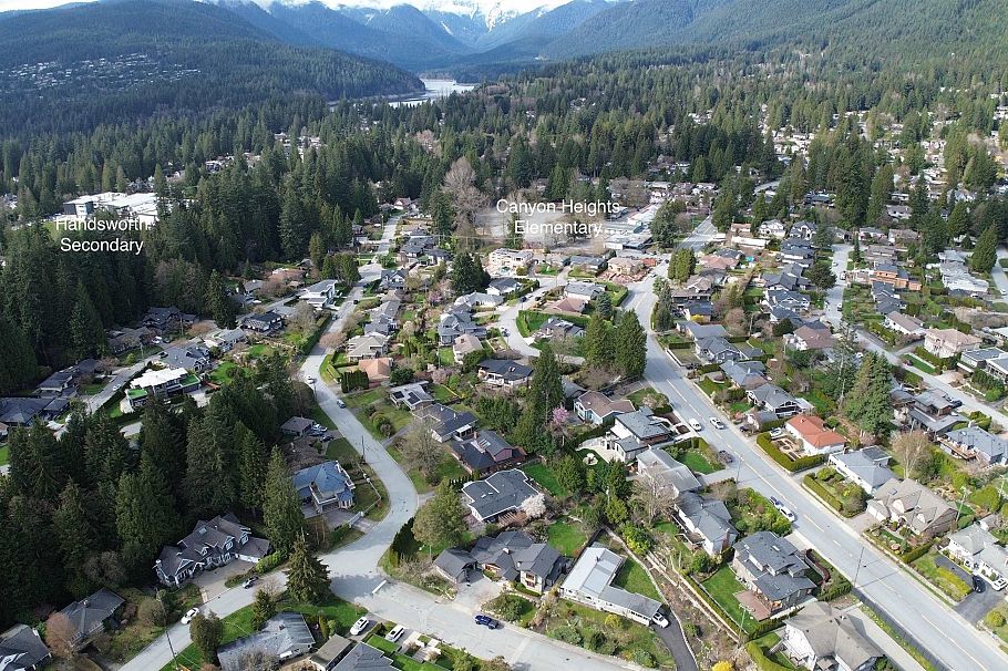 986 Tudor Avenue North Vancouver, BC - 39