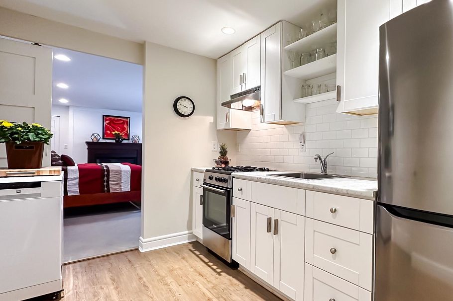 1 226 E 10 Street North Vancouver, BC - 24