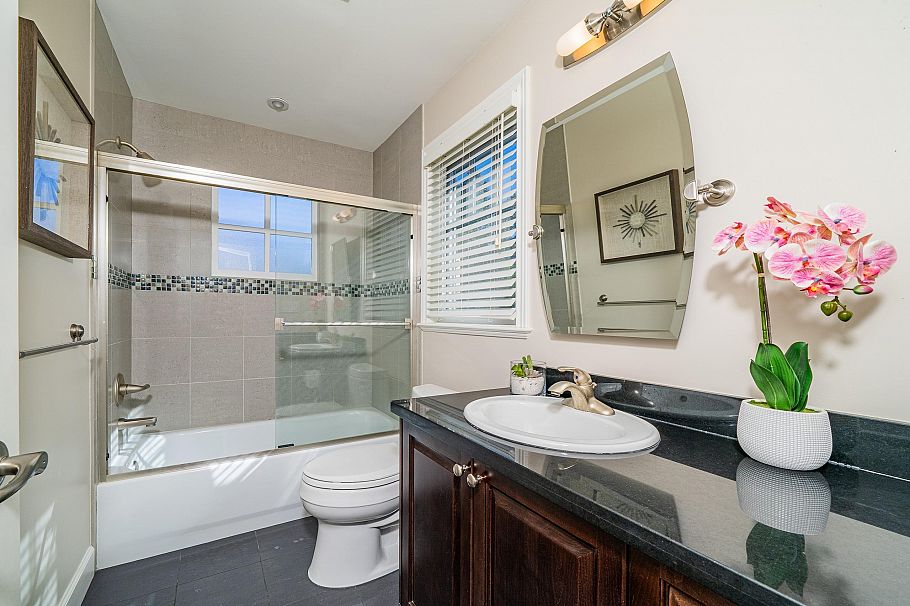 4633 W 7th Avenue Vancouver, BC - 25